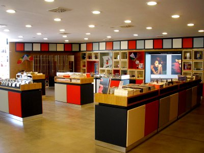 Agoncillo_-_Würth_Rioja,_Museo_02_-_Tienda