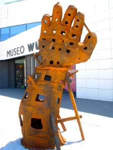 Agoncillo_-_Würth_Rioja,_Museo_55_-_Objeto_cultural_XVIII_(Antebrazo_y_mano)_(2006)_-_Xavier_Mascaró