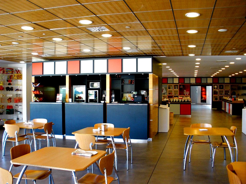 Agoncillo_-_Würth_Rioja,_Museo_01_-_Cafeteria