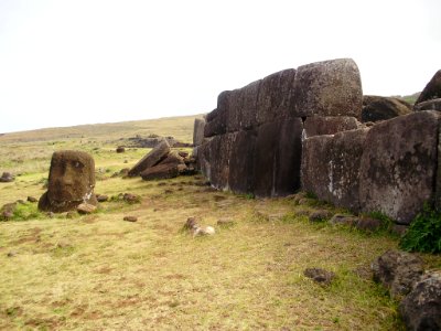 Ahu_Vinapu_1