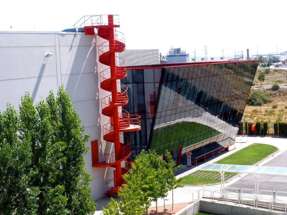 Agoncillo_-_Würth_Rioja,_Fabrica_1