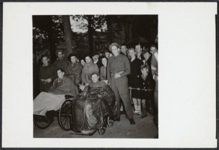 Afzwaaien_van_de_Binnenlandse_Strijdkrachten,_hier_in_Den_Bosch,_Bestanddeelnr_512_123