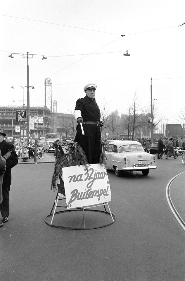 Agent_regelt_32_jaar_verkeer,_Bestanddeelnr_913-1660