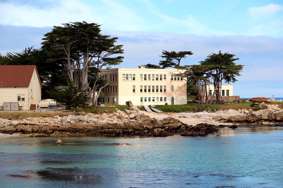 Agassiz_Building,_Hopkins_Marine_Station
