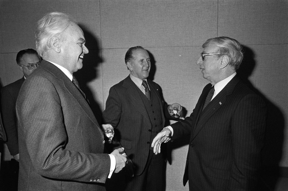 Aftreden_van_dr._J._Zijlstra_,_pres._Ned._Bank_als_kroonlid_Sociaal_Economische_,_Bestanddeelnr_931-8697