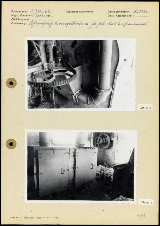 Afzuiging_van_een_zwingelturbine_voor_de_vlasbewerking,_Bestanddeelnr_256-3012