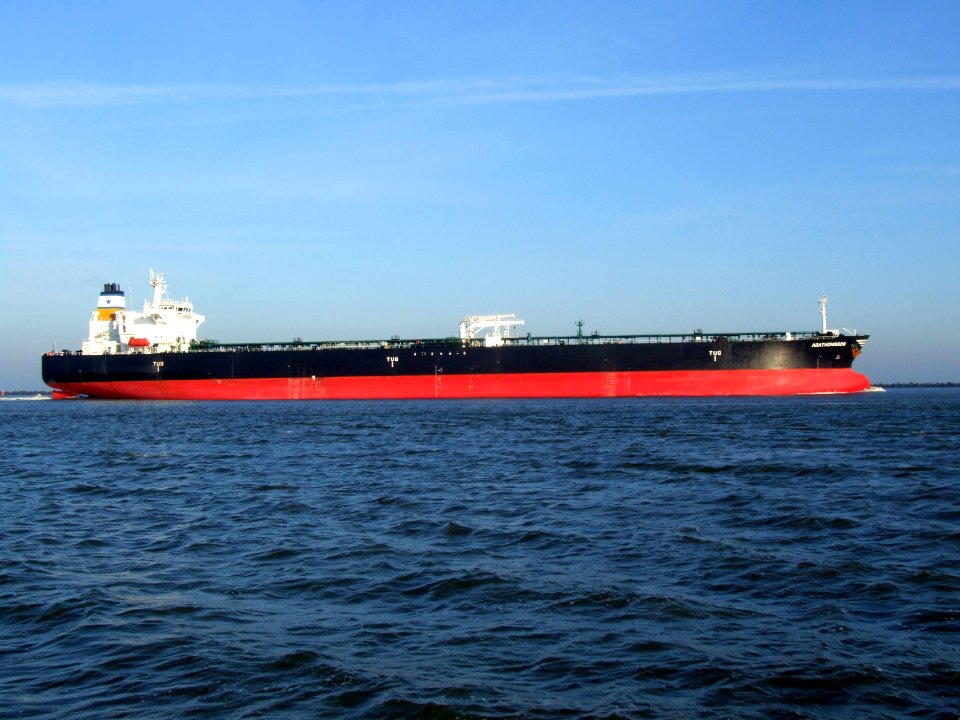 Agathonissos_IMO_9232448_p4_approaching_Port_of_Rotterdam,_Holland_15-Dec-2007