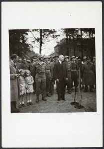 Afzwaaien_van_de_Binnenlandse_Strijdkrachten,_hier_in_Den_Bosch,_Bestanddeelnr_512_063