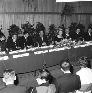 Afsluiting_Nationale_herdenking_1813-1963_in_Rijnhotel_te_Rotterdam,_Prinses_Bea,_Bestanddeelnr_916-2495