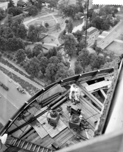 Afwerken_van_restaurant_in_de_Euromast_te_Rotterdam,_Bestanddeelnr_910-5313