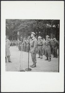 Afzwaaien_van_de_Binnenlandse_Strijdkrachten,_hier_in_Den_Bosch,_Bestanddeelnr_512_124