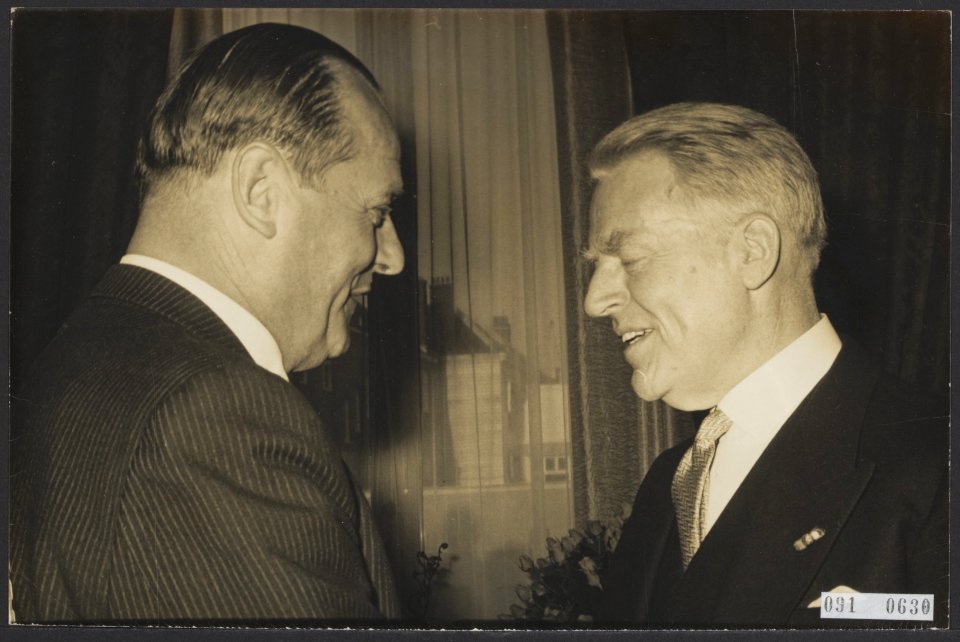 Afscheidsreceptie_van_dr._M._W._Holtrop_,_directeur_van_de_Nederlandse_Bank,_in…,_Bestanddeelnr_091-0630