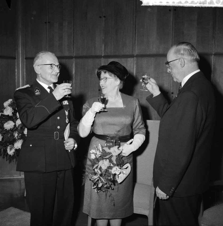 Afscheidsreceptie_van_hoofdcommissaris_van_politie_H_M_C_A_Staal_te_Rotterda,_Bestanddeelnr_911-8310