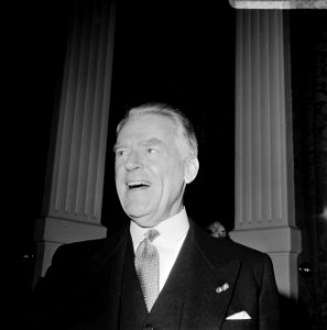 Afscheidsreceptie_van_dr._M._W._Holtrop_,_directeur_van_de_Nederlandse_Bank,_in…,_Bestanddeelnr_920-2661