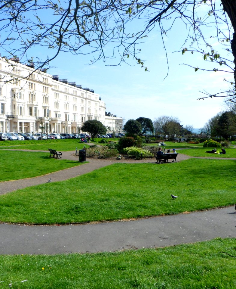 Adelaide_Crescent_Gardens_and_Palmeira_Square_Gardens,_Hove_(May_2013)