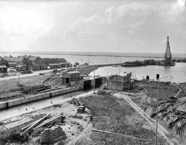 Afsluiting_Oosterpolder_Sluis_Lelystad_en_werkhaven,_Bestanddeelnr_907-9561