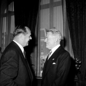 Afscheidsreceptie_van_dr._M._W._Holtrop_,_directeur_van_de_Nederlandse_Bank,_in…,_Bestanddeelnr_920-2660
