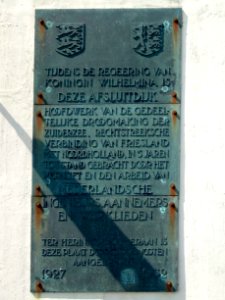 Afsluitdijk_herinneringsplaat_Lorentzsluizen
