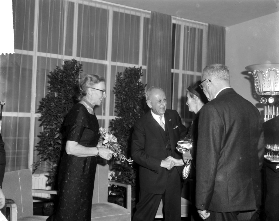 Afscheidsreceptie_van_prof._dr._P._Muntendam_in_Esplade_te_Utrecht,_Bestanddeelnr_917-0453