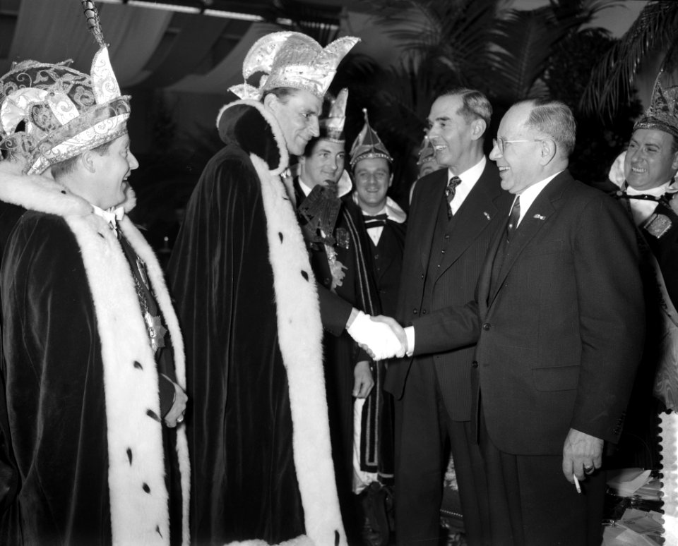Afscheidsreceptie_van_ir_P_F_S_Otten_te_Eindhoven_Raad_van_XI_uit_Valkensw,_Bestanddeelnr_912-3051
