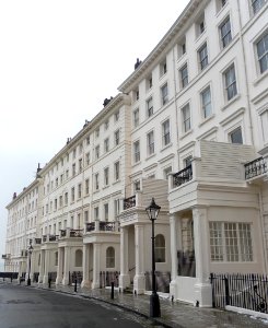 Adelaide_Crescent_(Detail_of_West_Side,_looking_South-Southwest),_Hove_(NHLE_Code_1187537)_(January_2013)