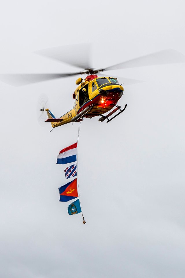 Afscheidsvlucht_van_de_laatste_AB-412_van_het_303_Squadron