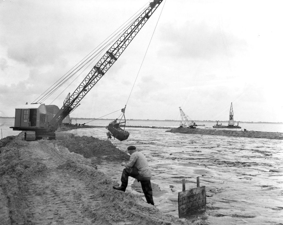 Afsluiting_van_het_Haringvliet,_Bestanddeelnr_908-8021