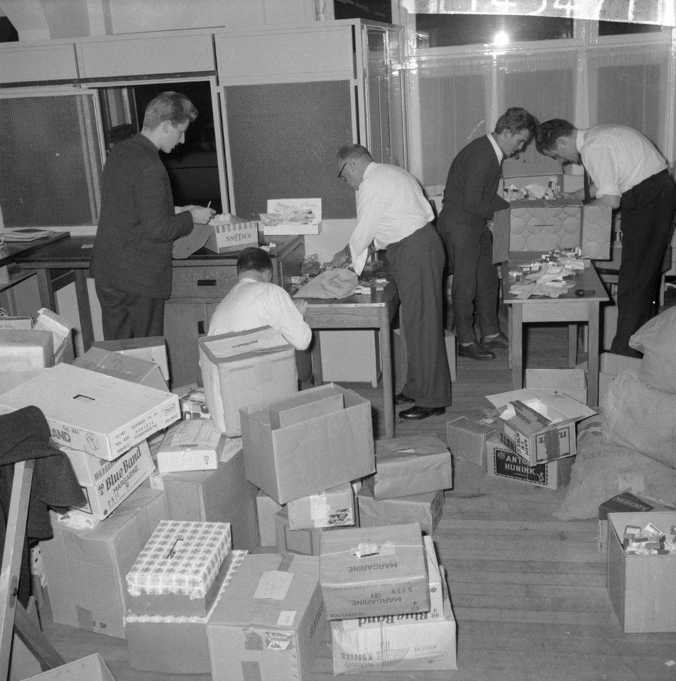 Actie_Open_het_dorp_,_postkantoor_Waalstraat,_Bestanddeelnr_914-5471