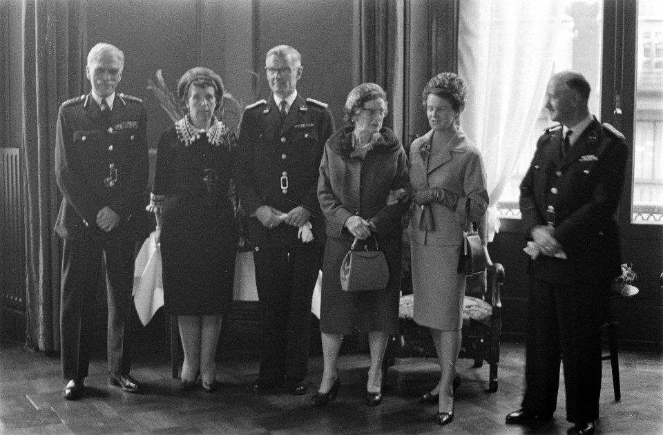 Afscheidsreceptie_van_Luitenant_Kolonel_drs_R_Hoegen_vlnr_Alexander_Woods_,_Bestanddeelnr_914-3519