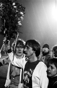 Afscheidswedstrijd_Johan_Cruijff_,_Ajax_tegen_Bayern_Munchen_0-8_Cruijff_na_afl,_Bestanddeelnr_929-9828