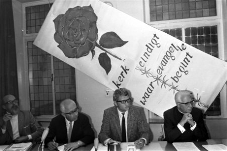 Actiegroep_Operatie_Synode_houdt_open_huis_over_bisschoppensynode_in_Rome,_in_K…,_Bestanddeelnr_925-0088