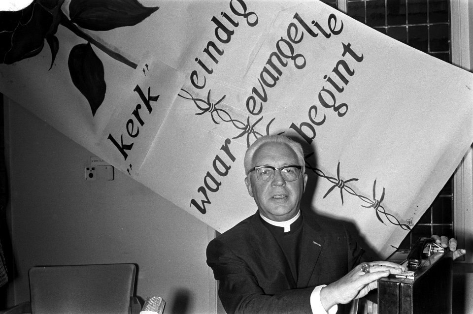 Actiegroep_Operatie_Synode_houdt_open_huis_over_bisschoppensynode_in_Rome,_in_K…,_Bestanddeelnr_925-0089