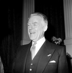 Afscheidsreceptie_van_dr._M._W._Holtrop_,_directeur_van_de_Nederlandse_Bank,_in…,_Bestanddeelnr_920-2662
