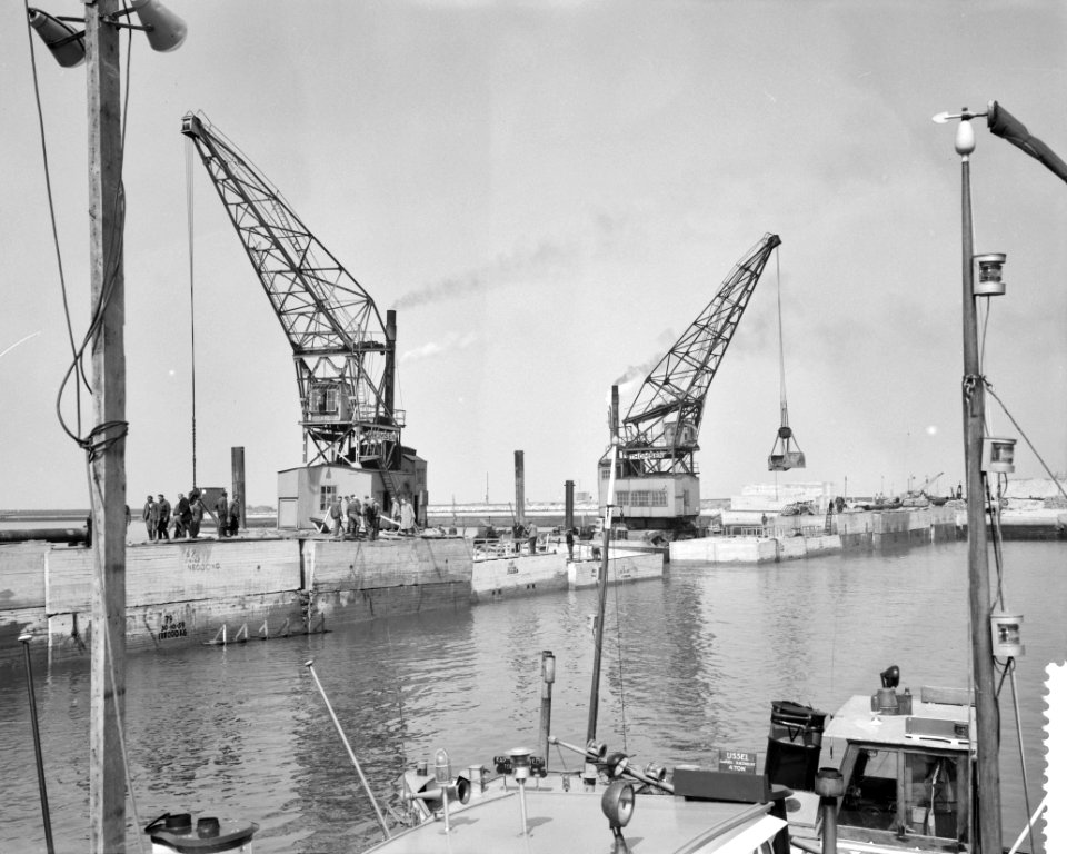 Afsluiting_van_de_Zandkreek_bij_het_Katse_Veer,_Bestanddeelnr_911-2087