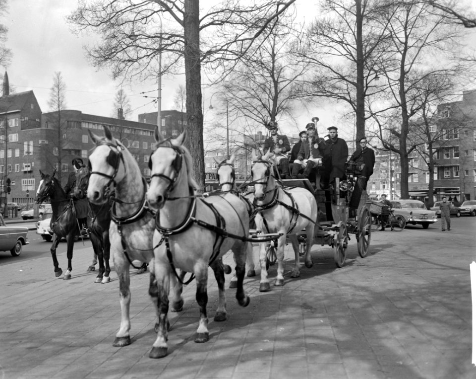 Actie_scholen_voor_Nationaal_Huwelijksgeschenk,_Bestanddeelnr_913-7695