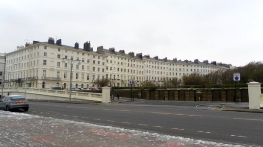 Adelaide_Crescent_(West_Side,_looking_Northwest),_Hove_(NHLE_Code_1187537)_(January_2013)_(2)