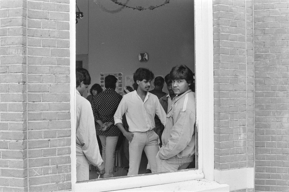 Actie_Tamils_Tamils_bij_kapot_geslagen_ruit_in_Apeldoorn_Apeldoornse_Tamils_ach,_Bestanddeelnr_933-6356