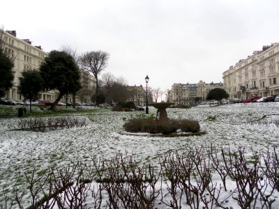 Adelaide_Crescent,_Hove_(Gardens_looking_North)_(January_2013)