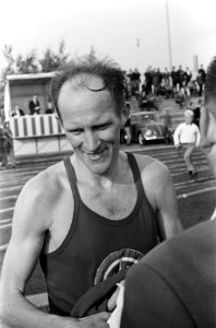 Ad_Steylen,_na_afloop_van_de_marathon,_Bestanddeelnr_921-6415