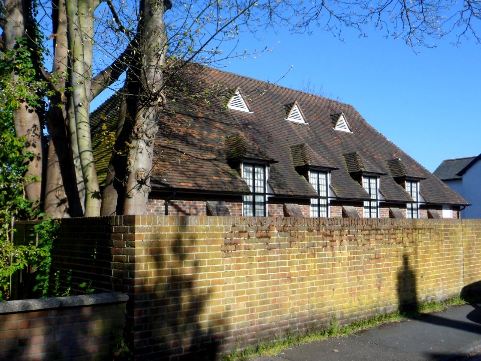 Addison_Hall_(Brethren_Meeting_Room),_Addison_Road,_Guildford_(April_2014,_from_Northwest)