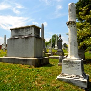 AD_Bache_Tomb_2