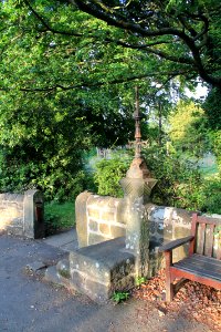 Adel_Churchyard_2019-07-16_(4)