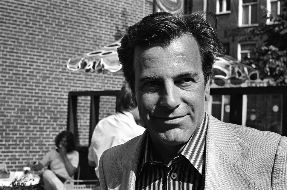 Acteur_Maximilian_Schell_in_een_Brug_te_Ver_,_geeft_persconferentie_in_,_link,_Bestanddeelnr_928-6416