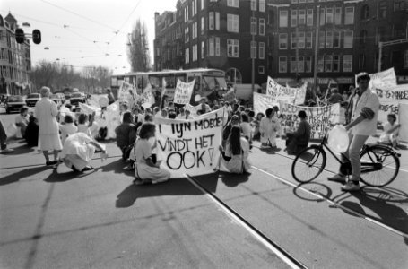 Actie_op_het_kruispunt_bij_de_Amstelveenseweg,_Bestanddeelnr_934-4307
