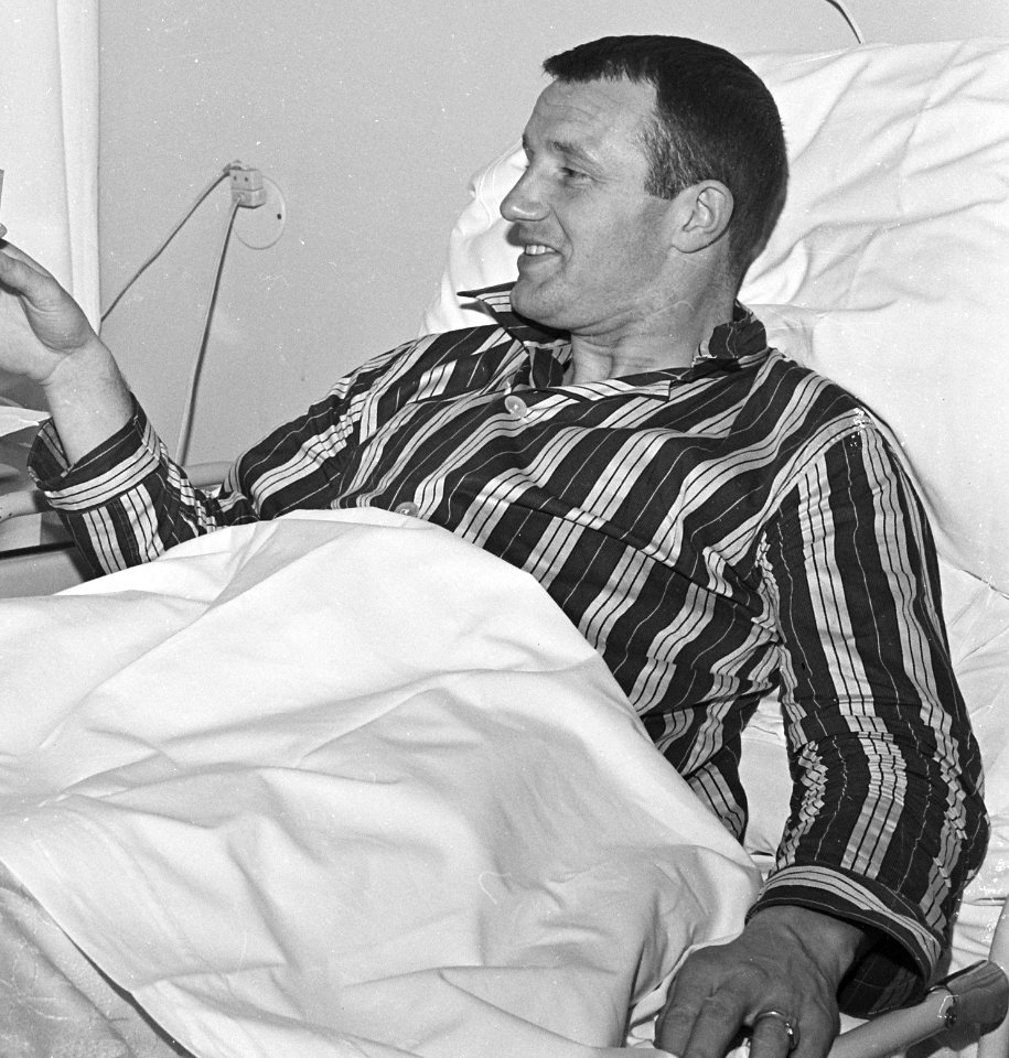 Ad_Verhoeven_(Sparta)_geopereerd_aan_blinde_darm,_Bestanddeelnr_913-6197_(cropped)