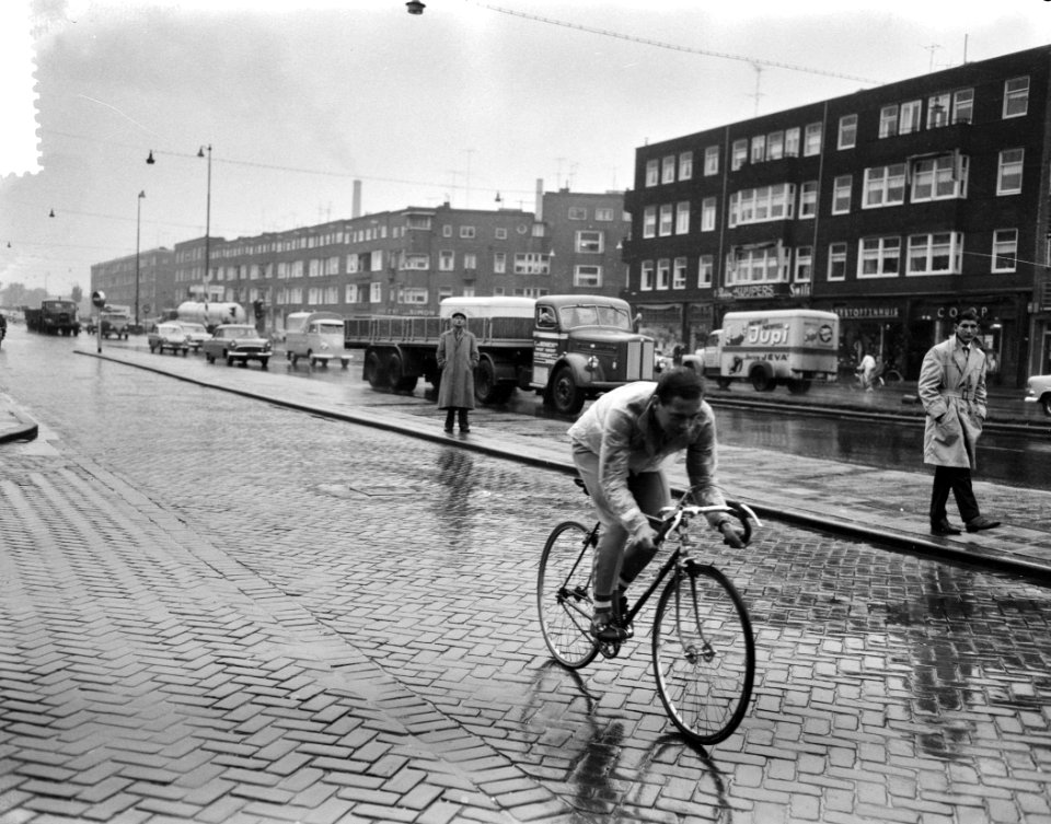 Ad_de_Graaf_traint_voor_de_Olympische_Spelen_in_Rotterdam,_Bestanddeelnr_911-5110