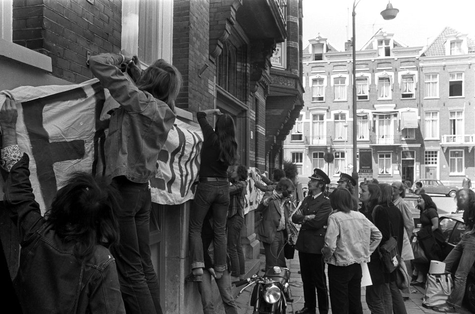 Actiegroep_probeert_partijbureau_PvdA_in_Amsterdam_te_bezetten_i.v.m._erkenning_,_Bestanddeelnr_927-2187
