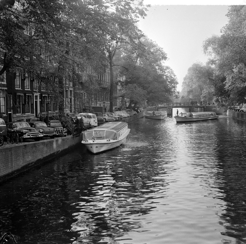 Actie_Watergeus_gestart,_hoek_Raadhuisstraat_Herengracht_was_een_der_aankomstpun,_Bestanddeelnr_916-9578
