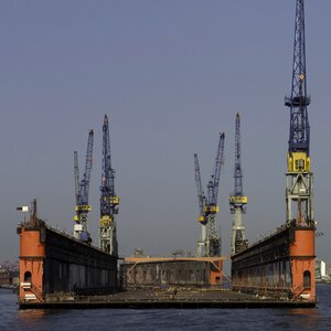 Floating dock hamburg port