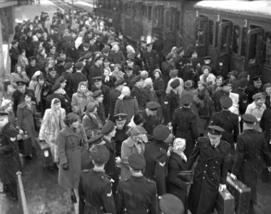 Adelborsten_Assaut_aankomst_Feeentrein_Den_Helder,_Bestanddeelnr_904-3441
